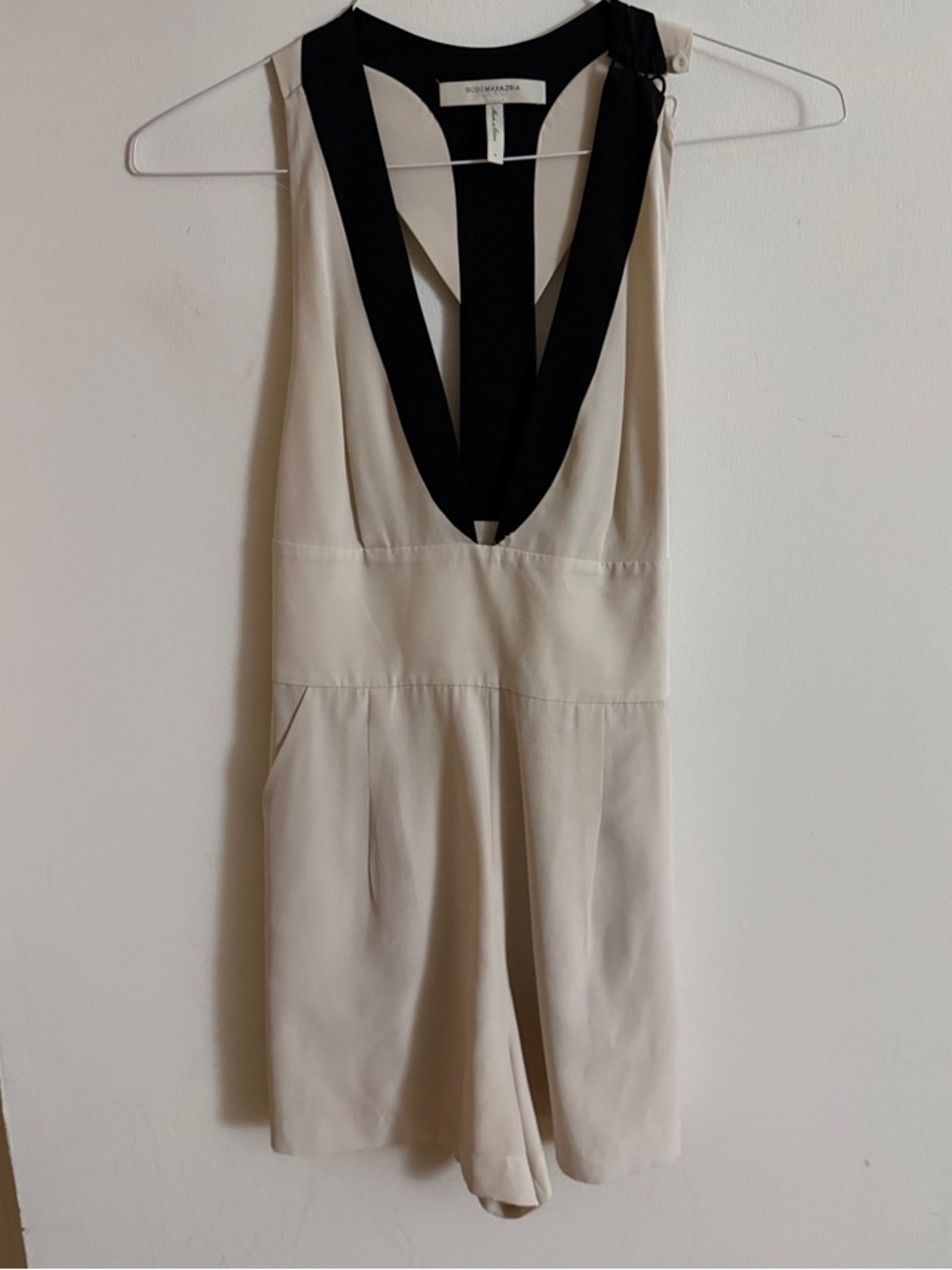 BCBGMaxAzria Cream & Black Silk Sleeveless Romper. Size 6